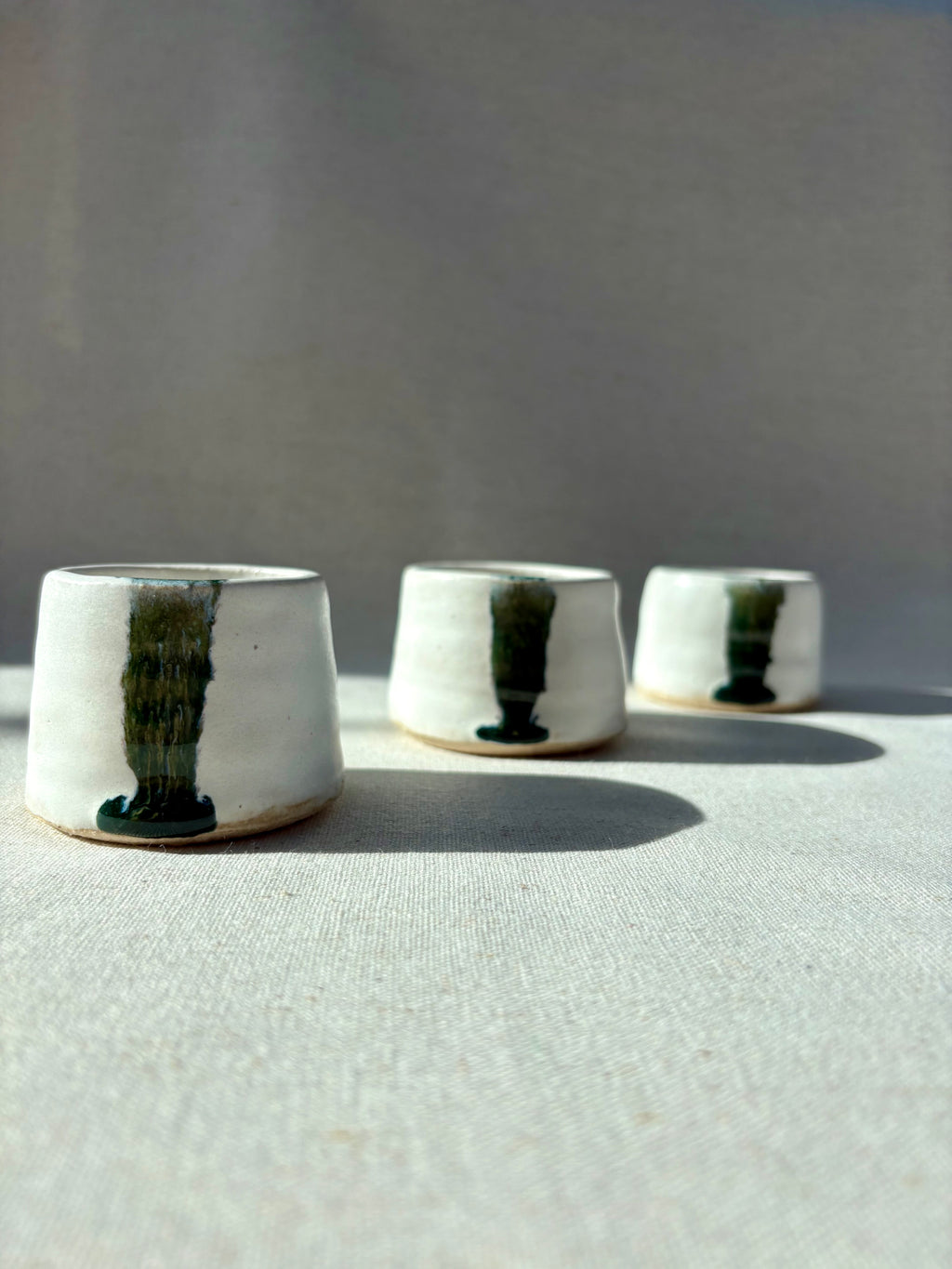 Decorative Stubby Pot - Matt White & Bottle Green